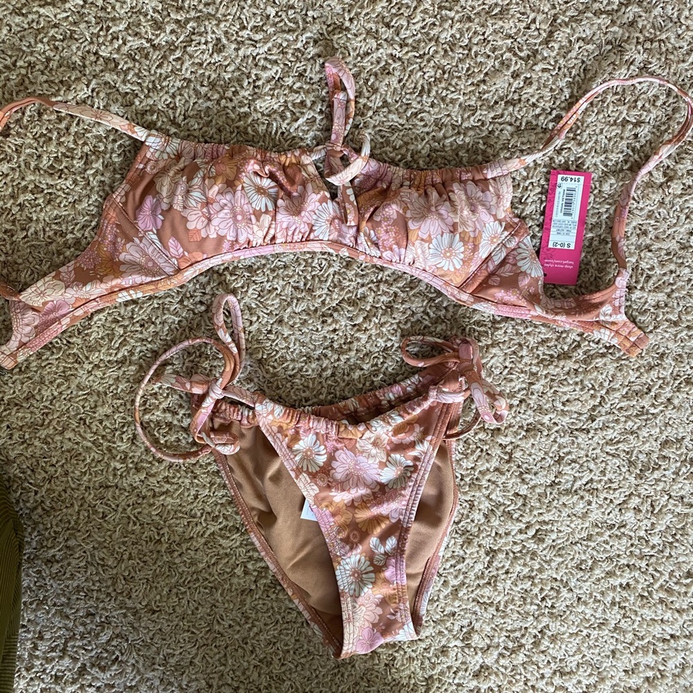 Floral Bikini - Picture 2 of 6